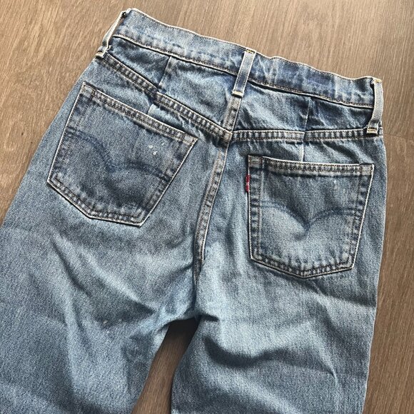 Levi's "ALETERED STRAIGHT" Cropped High-Rise Jeans with Paint Splatter Detail - Picture 14 of 15